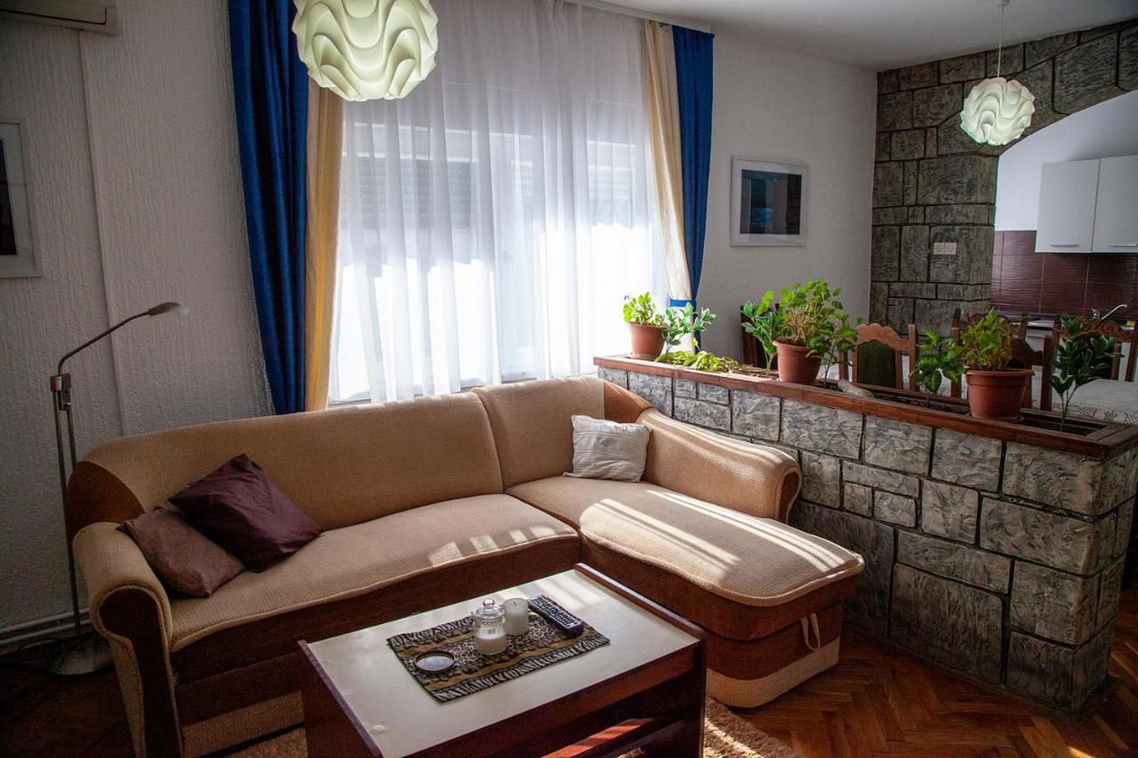 Apartman Ksenija Ðakovo Exterior foto