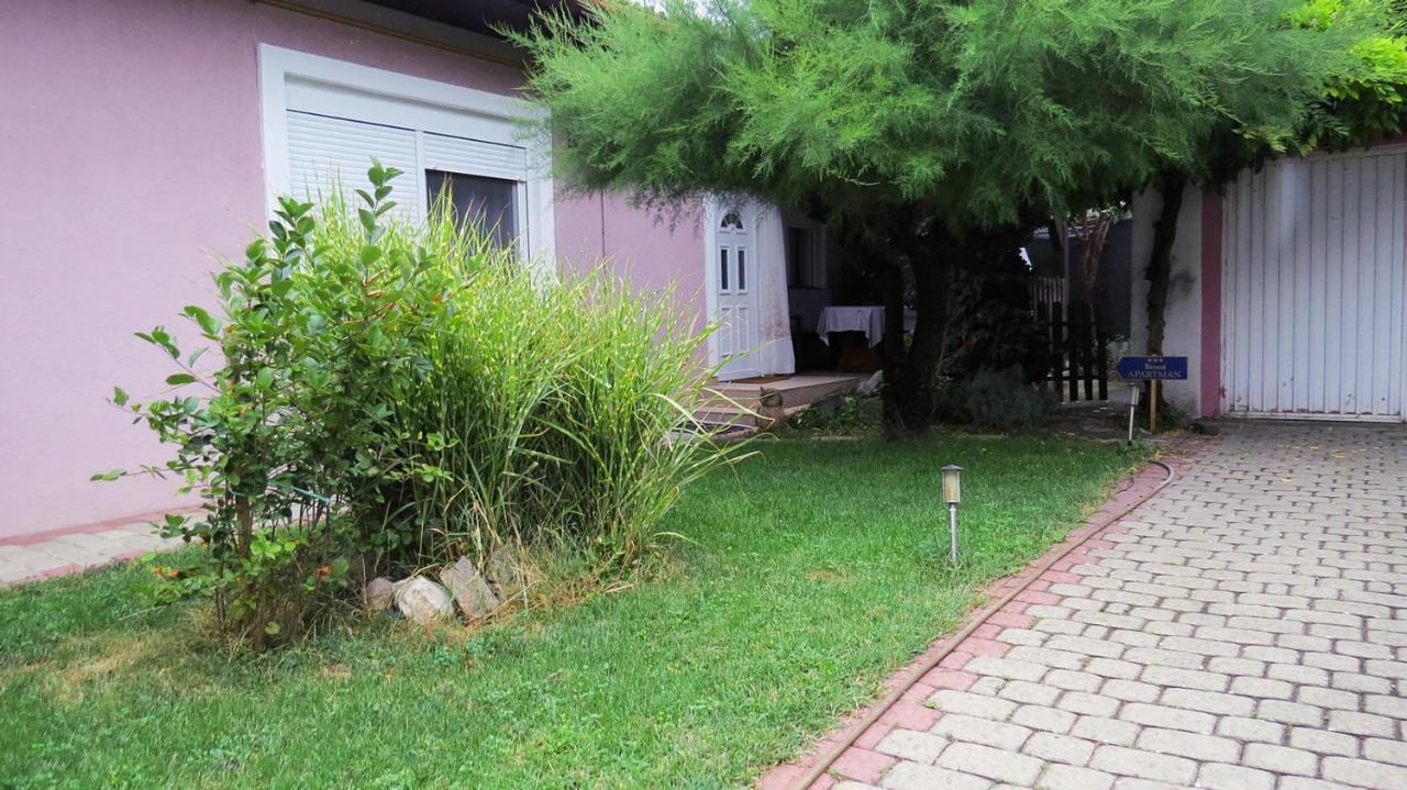 Apartman Ksenija Ðakovo Exterior foto