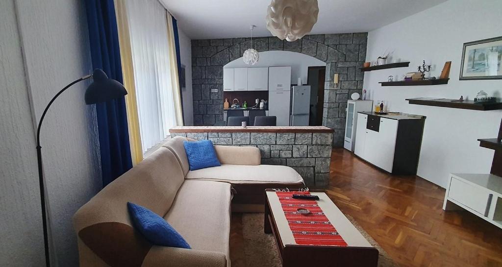 Apartman Ksenija Ðakovo Exterior foto