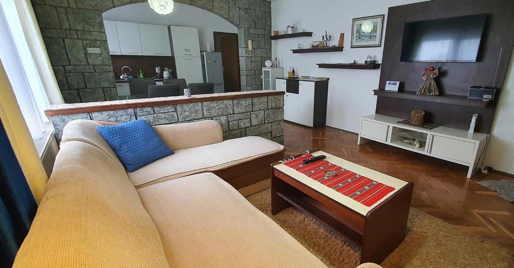 Apartman Ksenija Ðakovo Exterior foto